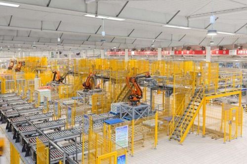 落實潘剛數(shù)字化理念,伊利數(shù)字化轉型榮登 人民日報 頭版