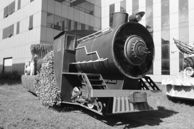 20輛花車(chē)亮相沈陽(yáng)國(guó)際旅游節(jié) - 中國(guó)自貢燈會(huì),燈會(huì)彩燈界的行業(yè)門(mén)戶(hù)網(wǎng)站,聚合彩燈企業(yè)提供最全的彩燈會(huì)燈展花車(chē)信息,搜羅展會(huì)活動(dòng)信息和歷屆燈會(huì)集錦