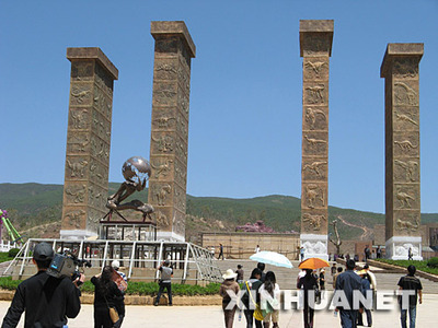 世界恐龍谷開園在即 - 自貢燈會彩燈,燈會彩燈界的行業門戶網站,聚合彩燈企業提供最全的彩燈會燈展花車信息,搜羅展會活動信息和歷屆燈會集錦